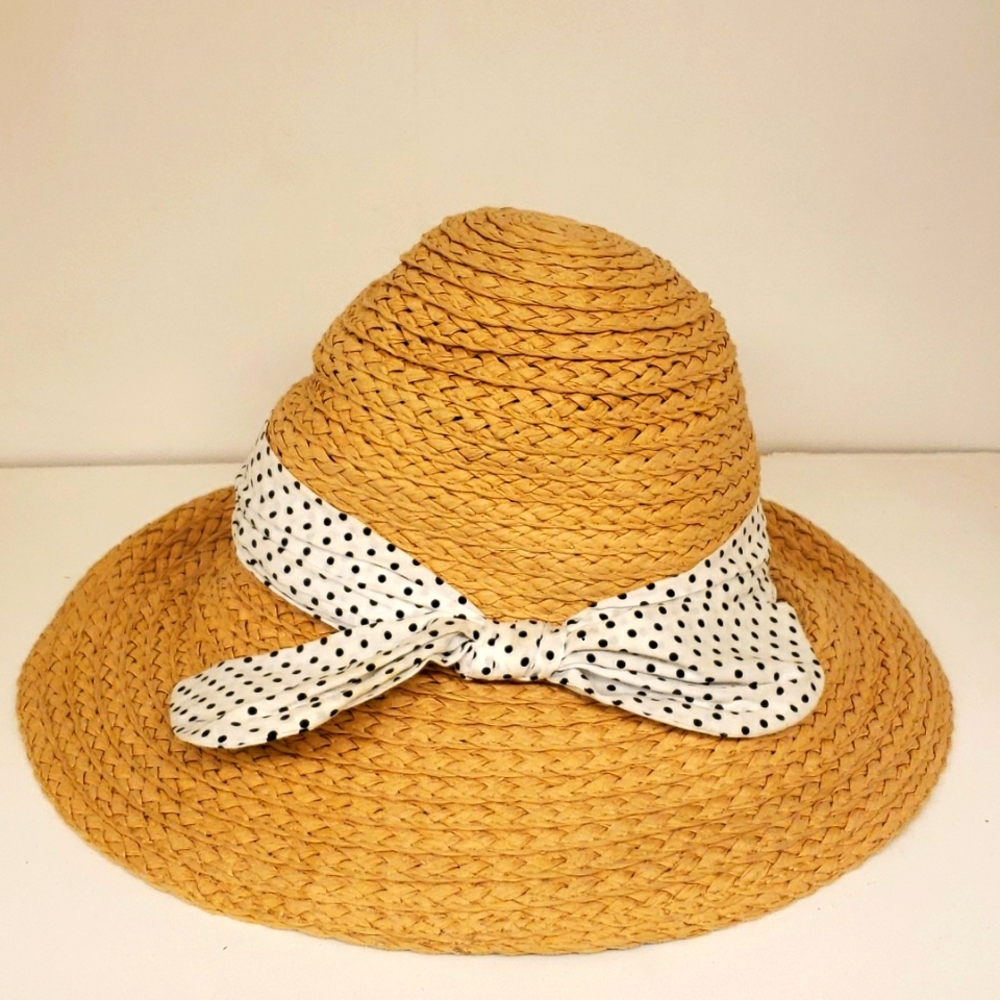 Women hat, tan, white and black, M